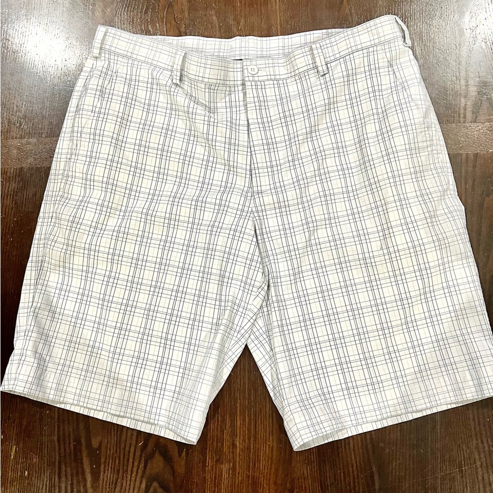 Men’s Nike golf shorts